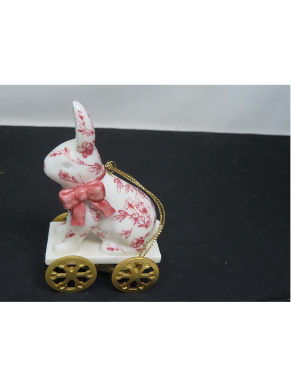 Royal Albert OLD COUNTRY ROSES Seasons of Colour Victorian Bunny No Box